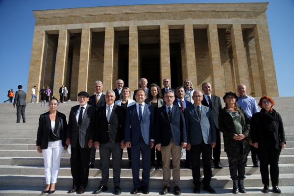 PARLAMENTO MUHABİRLERİ ATA'NIN HUZURUNDA